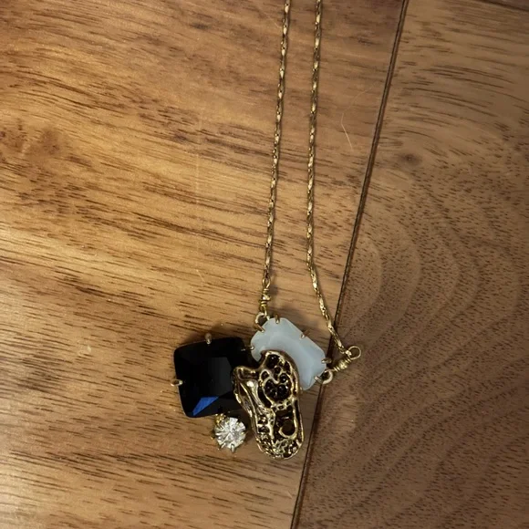 Les Nereides dinosaur necklace - Picture 2 of 6